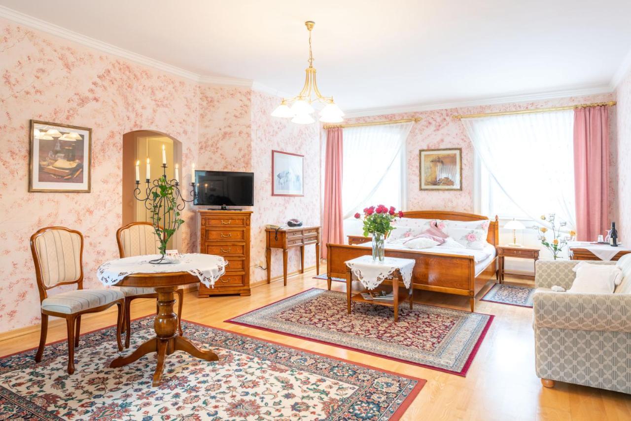 Schlosshotel Rosenau Superior Schloss Rosenau Buitenkant foto